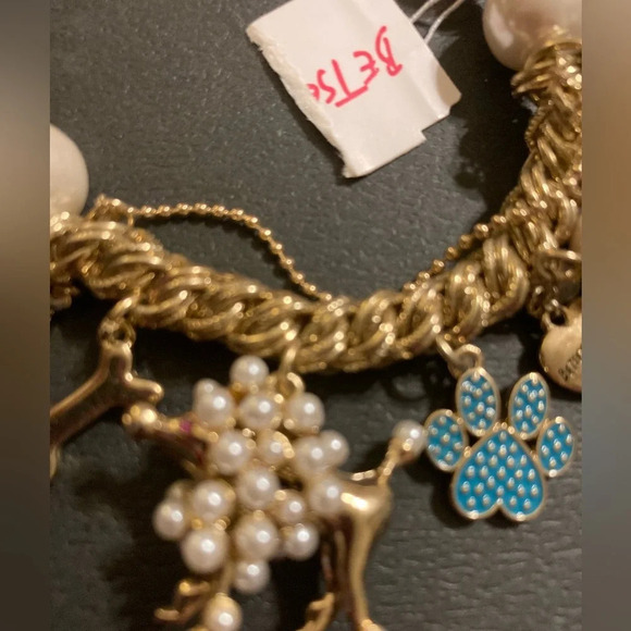 BETSEY JOHNSON Multi-Charm Dog Lover’s Poodle Pawprint Bone Stretch Bracelet NWT - Picture 3 of 8